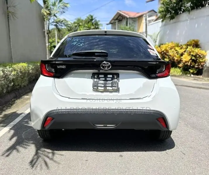Toyota Yaris X 2025