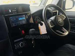 Toyota Roomy G Power Door 2023