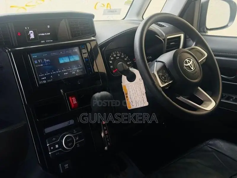 Toyota Roomy G Power Door 2023