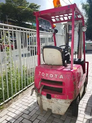 TOYOTA 900KG Forklift