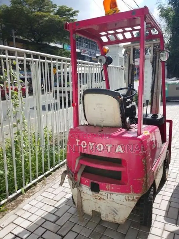 TOYOTA 900KG Forklift