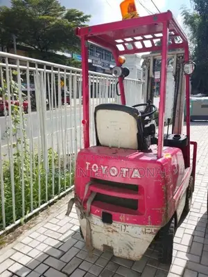 TOYOTA 900KG Forklift