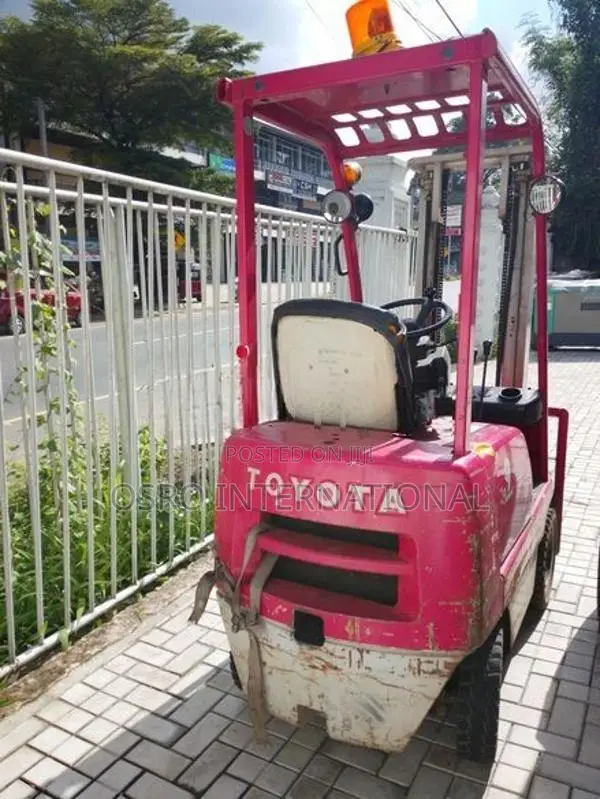 TOYOTA 900KG Forklift