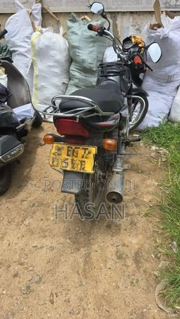 Bajaj CT100 2016