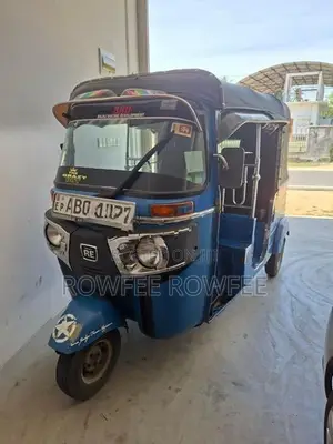 Bajaj RE 2015