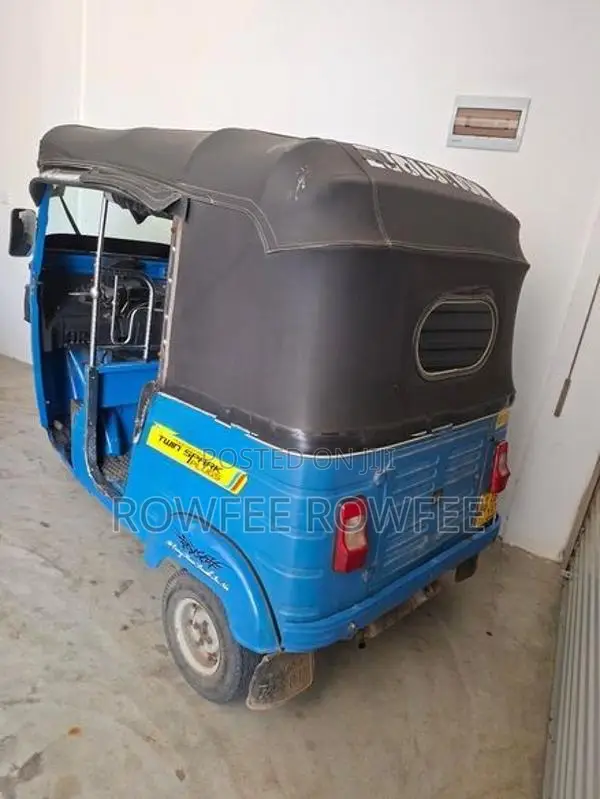 Bajaj RE 2015