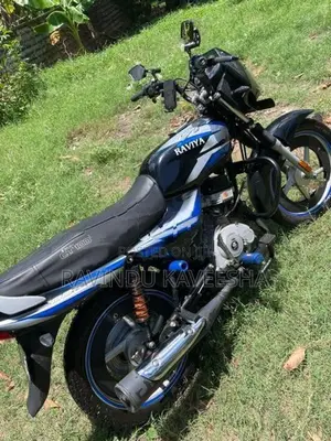 Bajaj CT100 2025