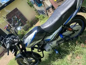 Bajaj CT100 2025