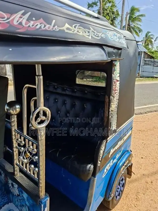 Bajaj RE 2016