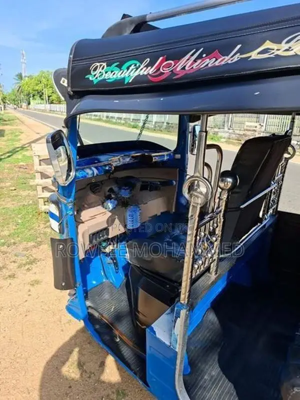 Bajaj RE 2016