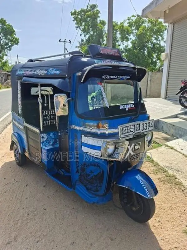 Bajaj RE 2016