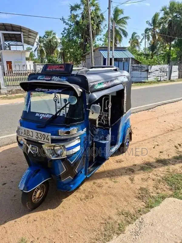 Bajaj RE 2016