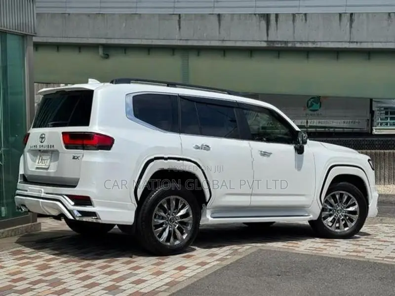 Toyota Land Cruiser LC 300 ZX 3.5L 2026