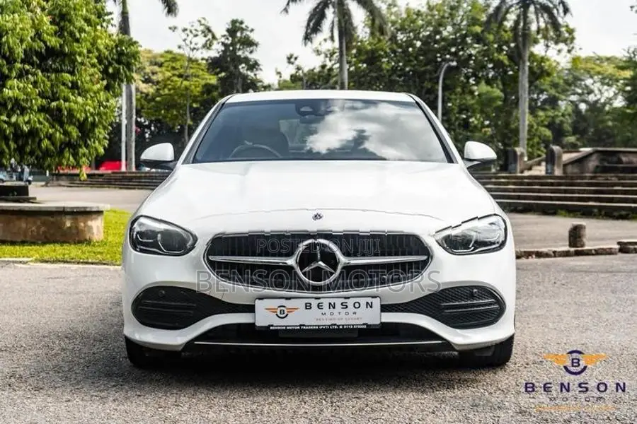 Mercedes Benz C180 LUXURY LINE 2024