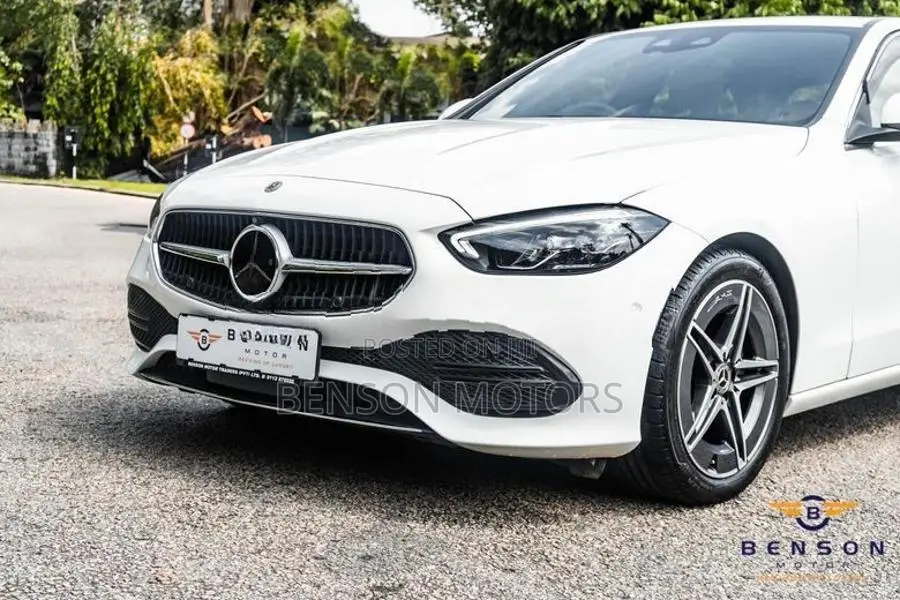Mercedes Benz C180 LUXURY LINE 2024