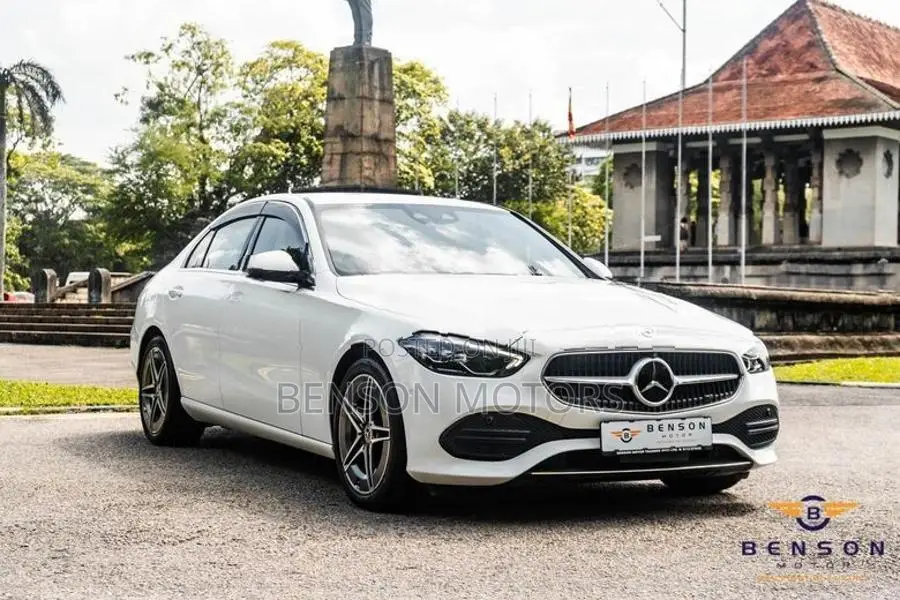 Mercedes Benz C180 LUXURY LINE 2024