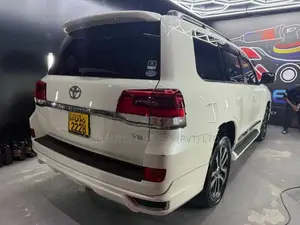 Toyota Land Cruiser Sahara Petrol 4.6 2017
