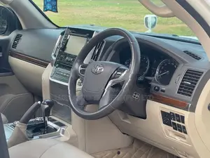 Toyota Land Cruiser Sahara Petrol 4.6 2017