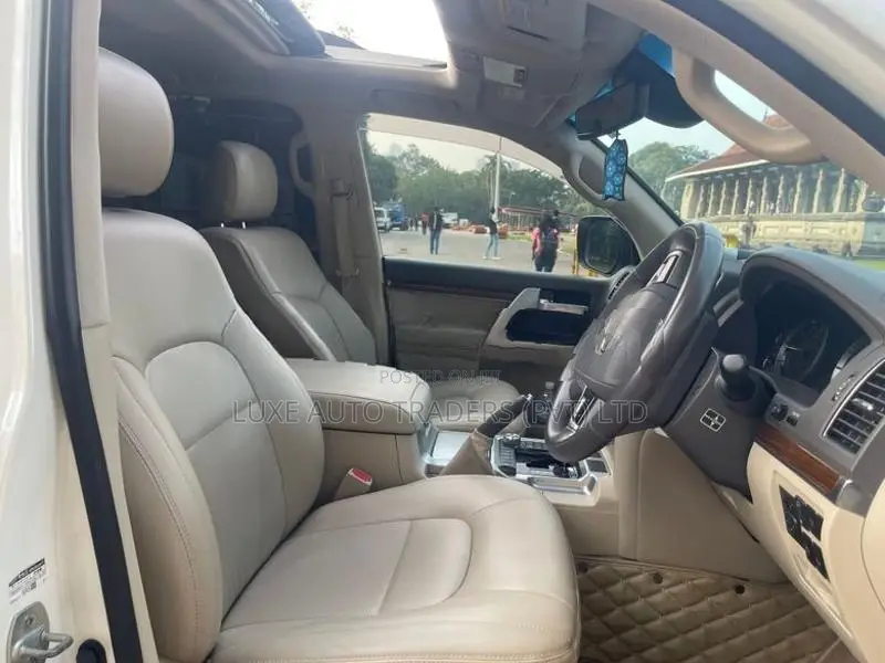 Toyota Land Cruiser Sahara Petrol 4.6 2017