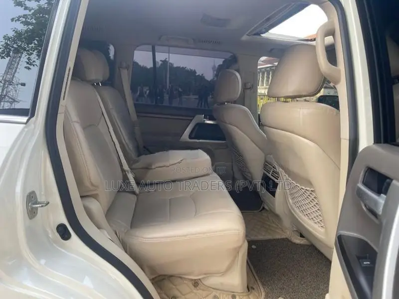 Toyota Land Cruiser Sahara Petrol 4.6 2017