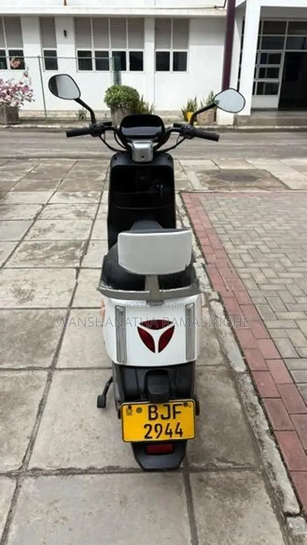 Yadea E8S Pro 2023