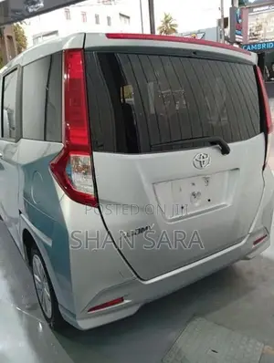 Toyota Roomy X 2023
