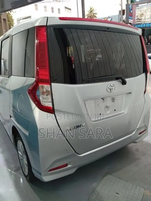 Toyota Roomy X 2023