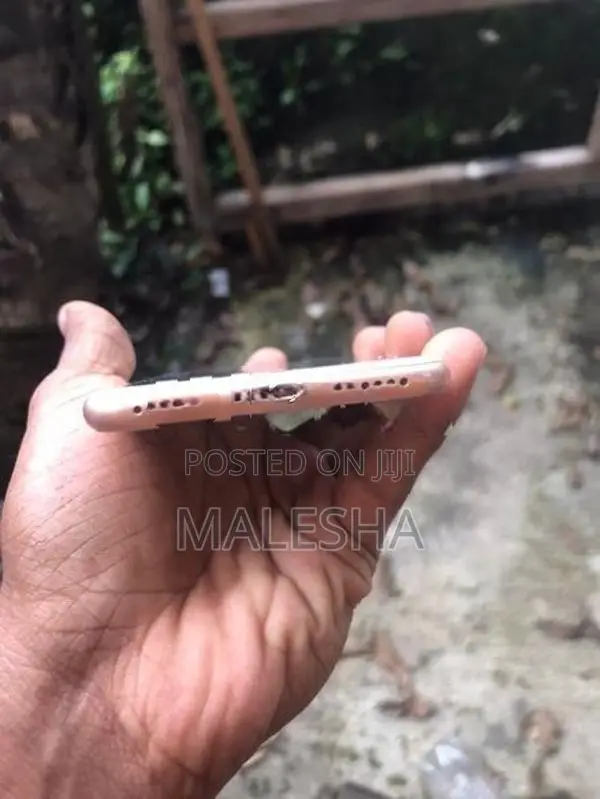 Apple iPhone 8 (Used)