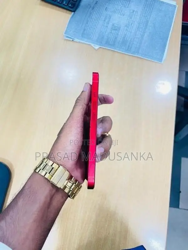Apple iPhone 13 (Used)