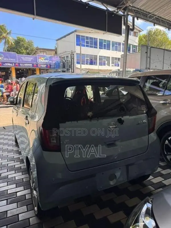 Daihatsu Mira G grade 2025
