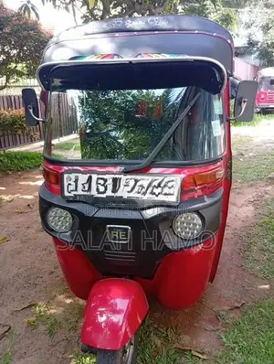 Bajaj RE 2019