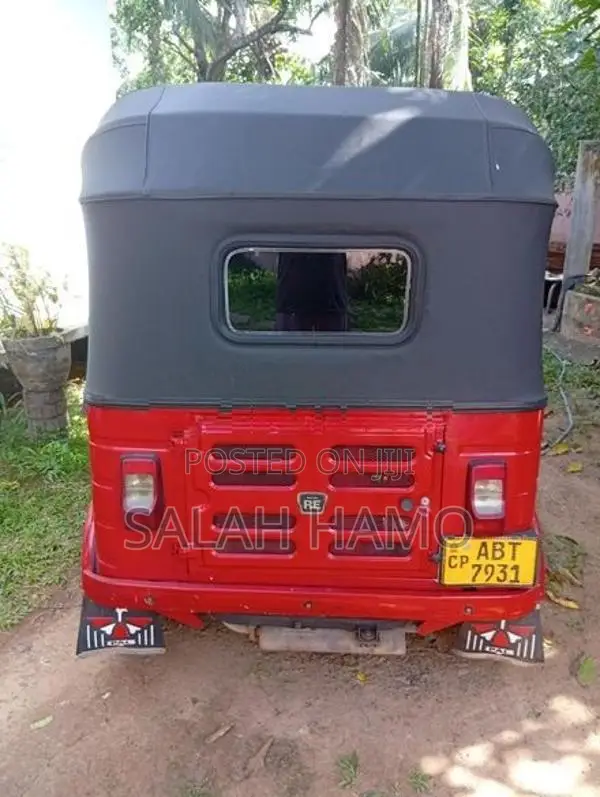 Bajaj RE 2019
