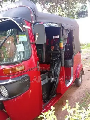 Bajaj RE 2019