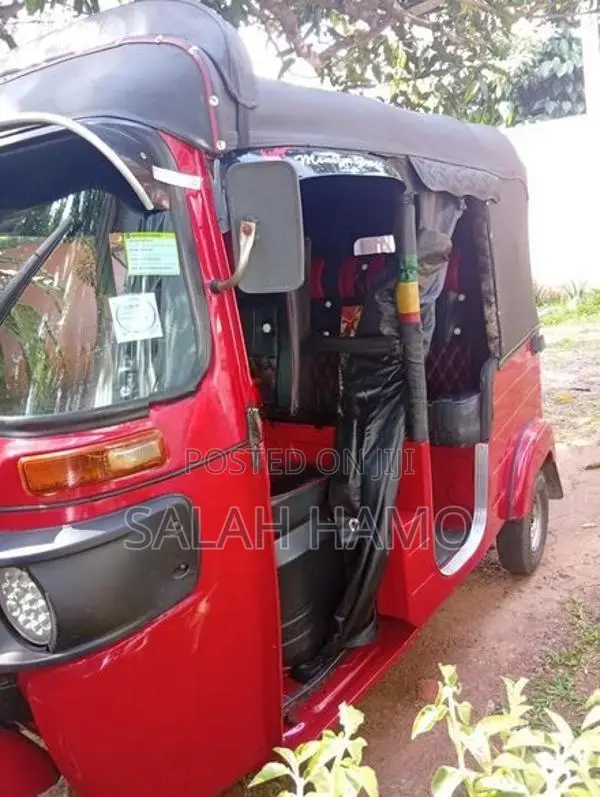 Bajaj RE 2019