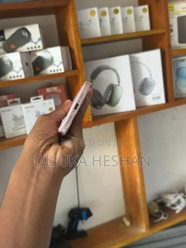 Apple iPhone 15 128GB (Used)