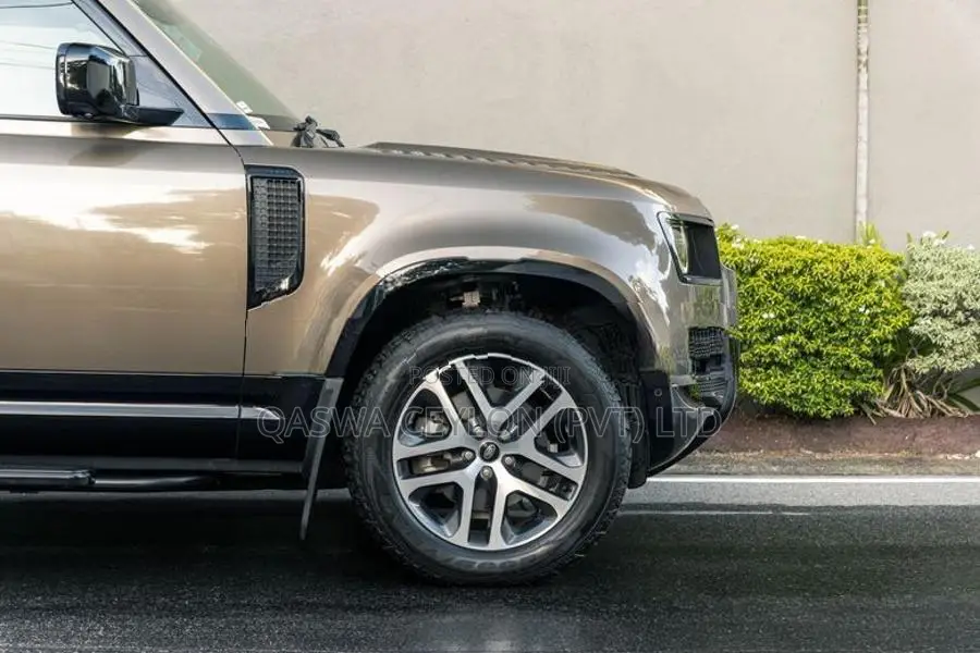 Land Rover Defender P300-X Dynamic 2023