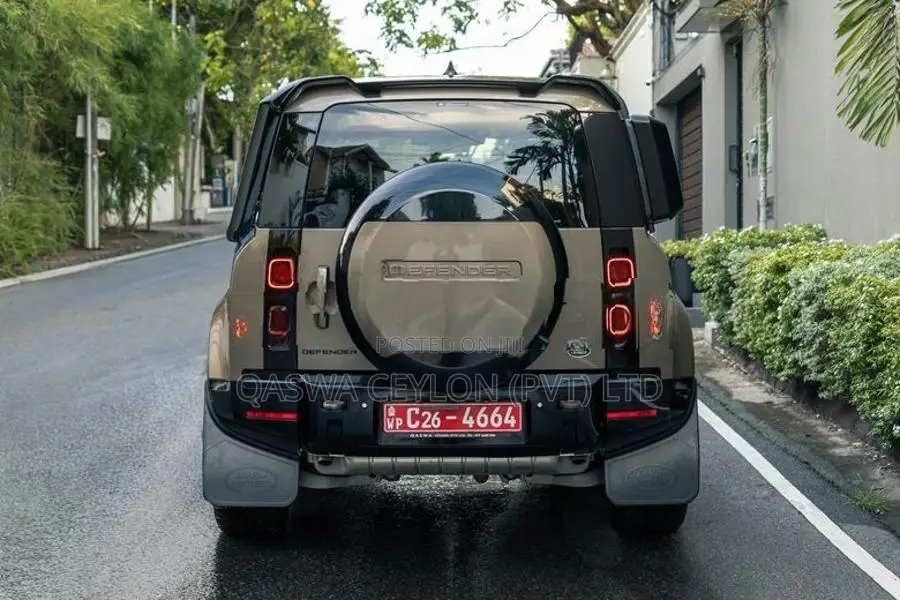 Land Rover Defender P300-X Dynamic 2023
