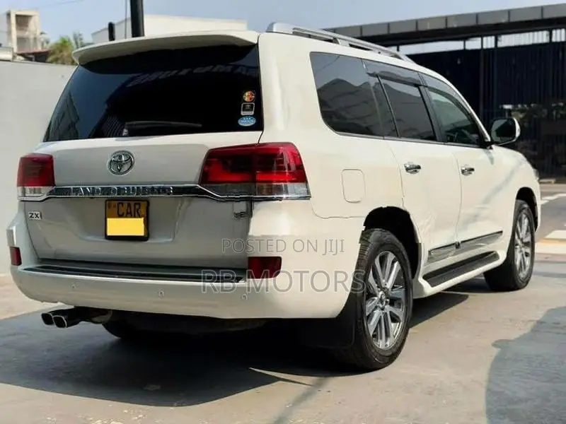 Toyota Land Cruiser Sahara ZX Bruno Cross 2015