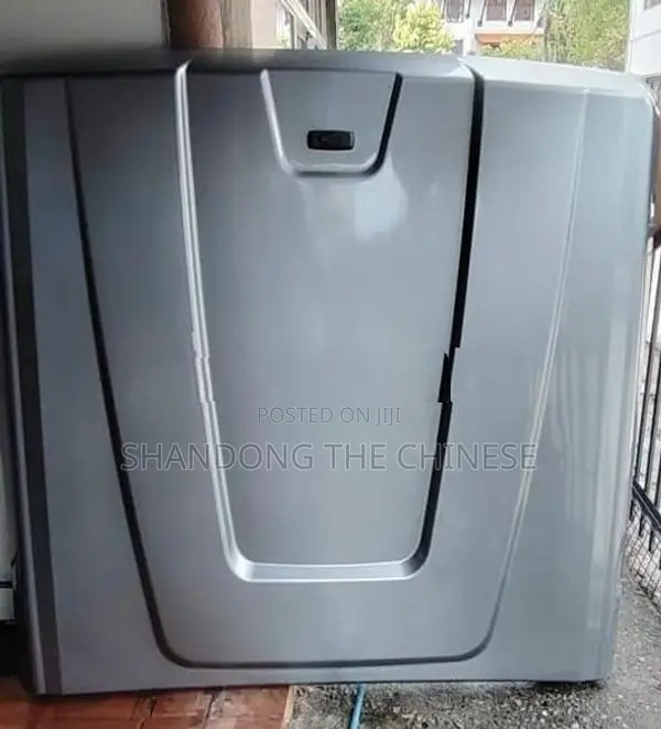 Toyota Hilux Hard Tonneau / Deck Cover (Silver)