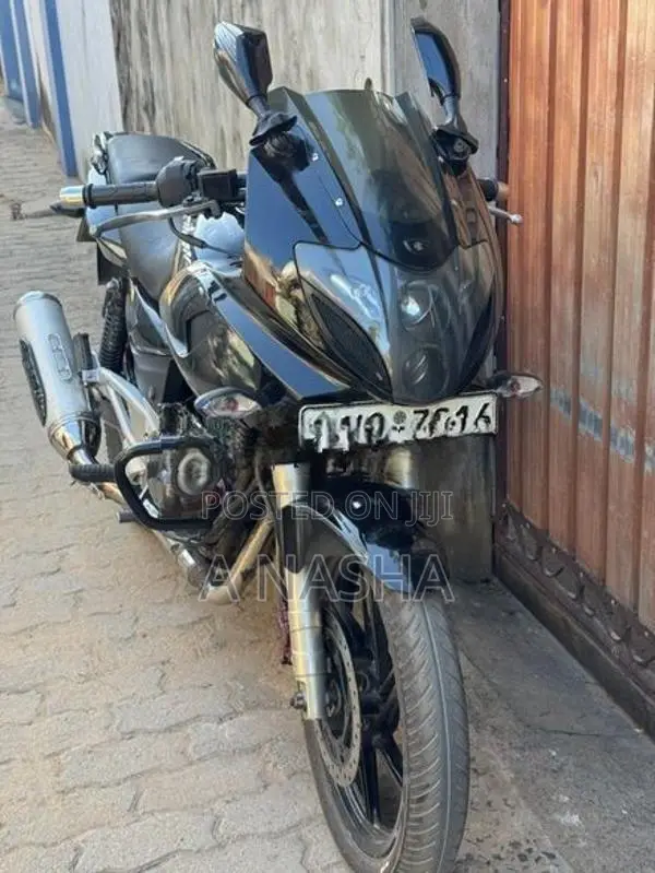 Bajaj Pulsar 220F 2010
