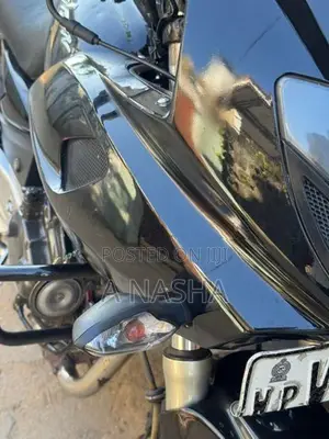 Bajaj Pulsar 220F 2010