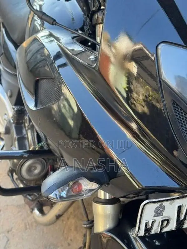 Bajaj Pulsar 220F 2010