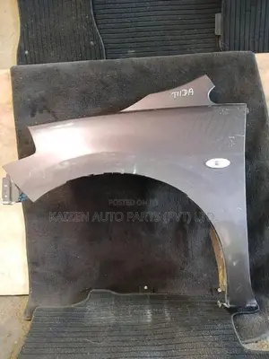Nissan Tiida Fender