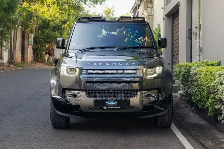 Land Rover Defender P300-Straight Petrol 2025