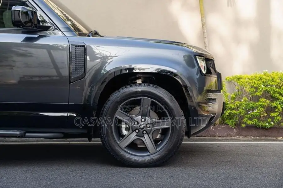 Land Rover Defender P300-Straight Petrol 2025