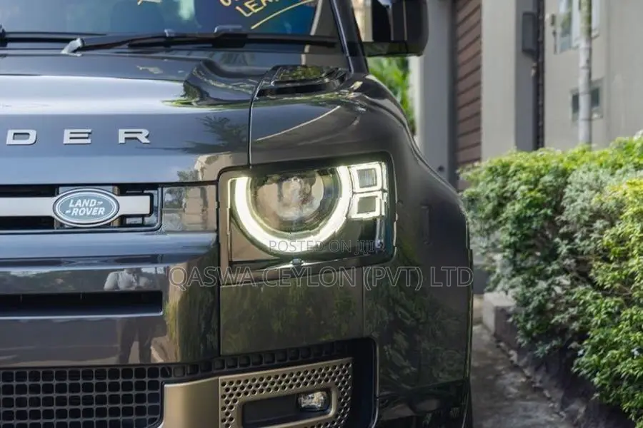 Land Rover Defender P300-Straight Petrol 2025