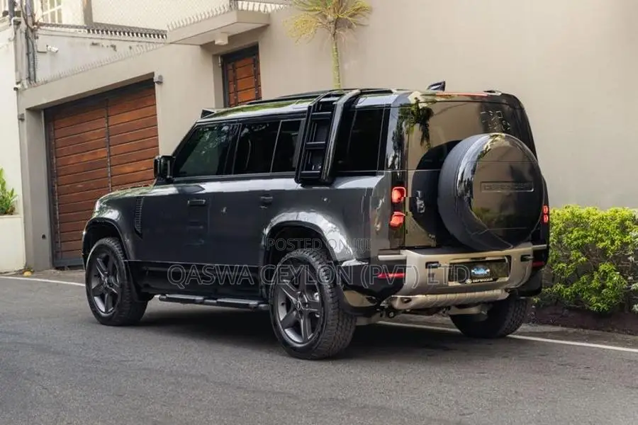 Land Rover Defender P300-Straight Petrol 2025