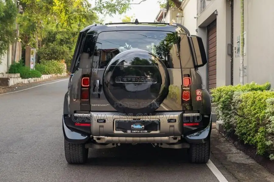 Land Rover Defender P300-Straight Petrol 2025