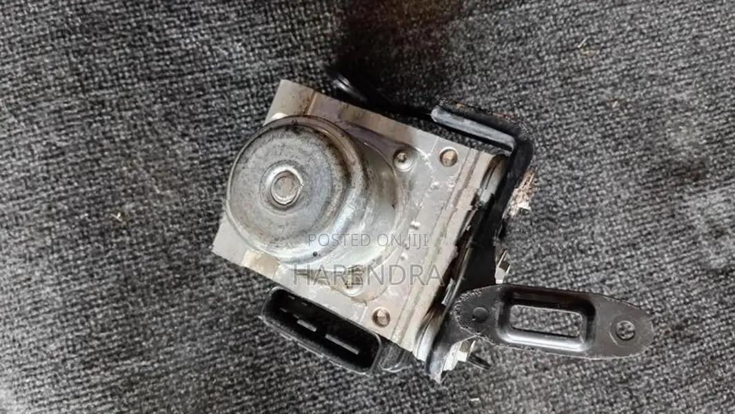 Honda Vezel ABS unit