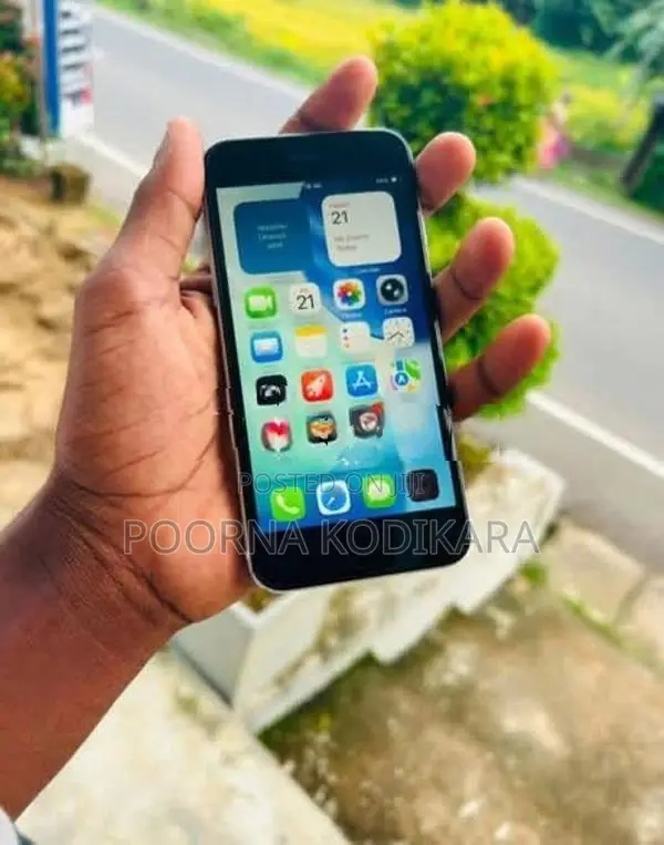 Apple iPhone SE 2 (Used)